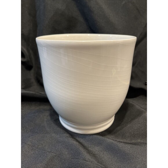 Smith & Hawken Off-White Ceramic Pottery Flower Planter Portugal Made 6.25”X6.5 - Picture 4 of 10